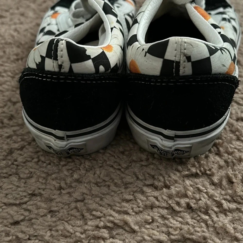 Like new women’s vans size 6 - Picture 2 of 6